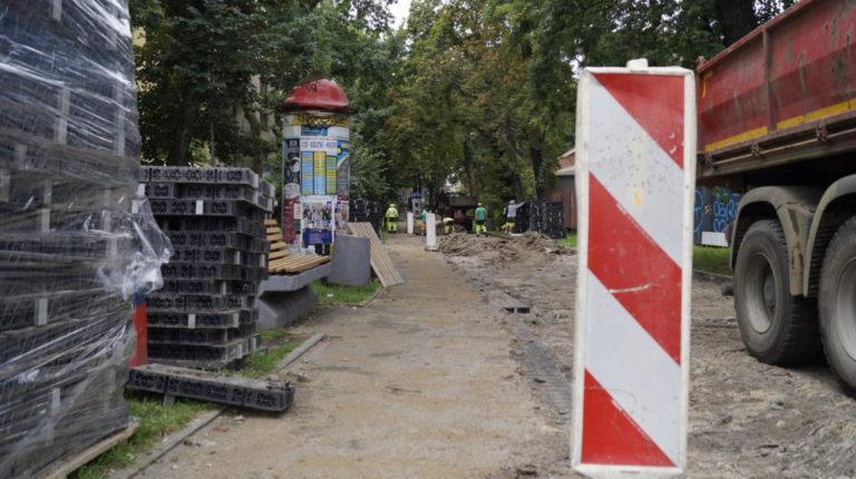 Ścieżka rowerowa nie wytrzymała kilku lat. Fuszerka do poprawy