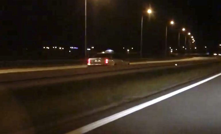 Pod prąd autostradą A1. Taksówkarz pędził lewym pasem