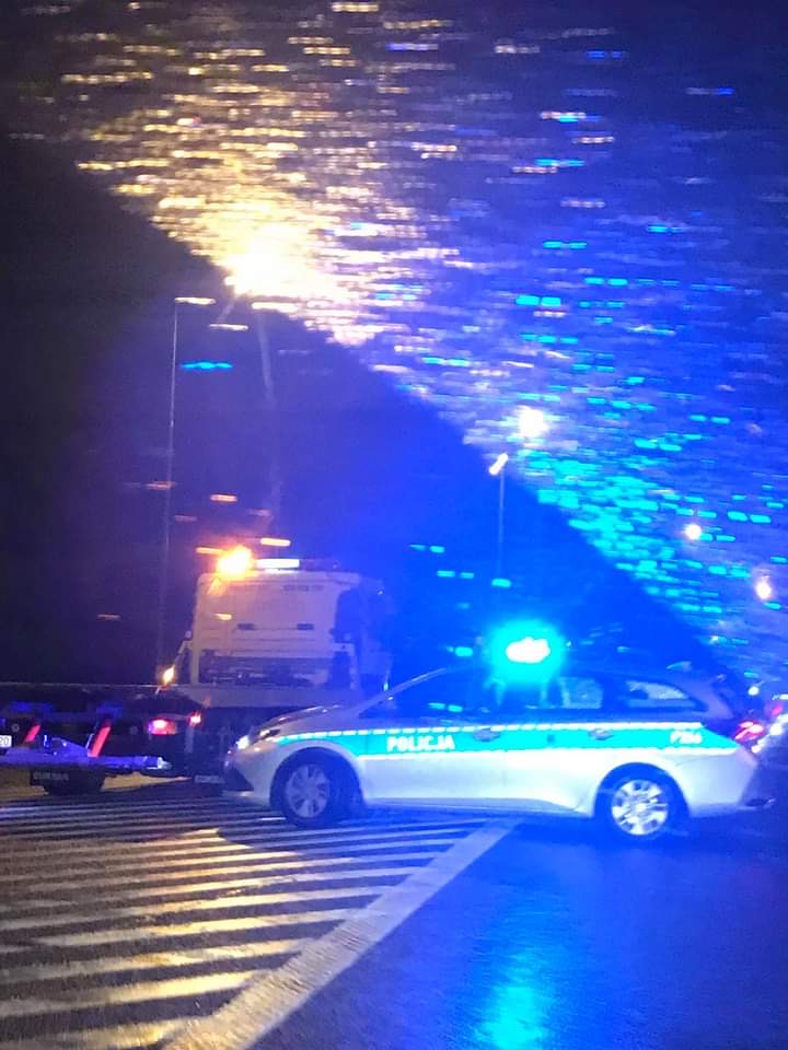 Poważny wypadek na Pszczyńskiej. Czołowe zderzenie aut