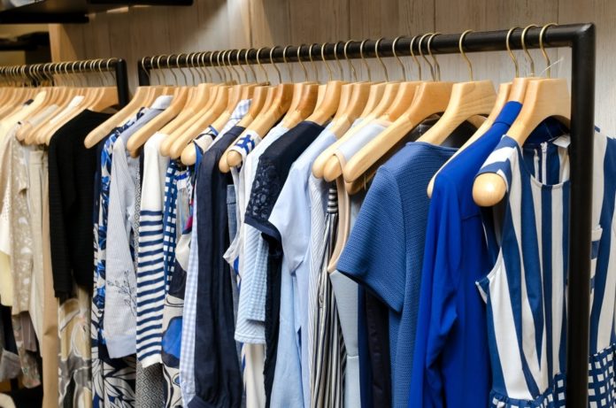 bluzki ktore kazda kobieta powinna miec w swojej szafie bluzki ktore kazda kobieta powinna miec w swojej szafie