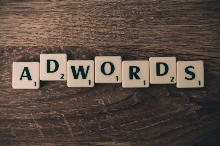Pozycjonowanie stron internetowych czy Google Ads? Poznaj najważniejsze różnice