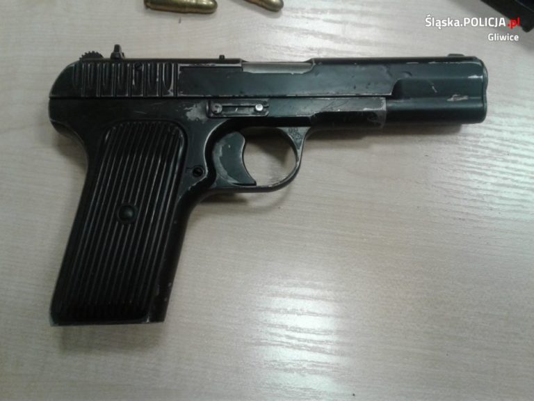 Co było ukryte za szafą w piwnicy? Policja sprawdza czy ta broń nie była użyta do popełnienia przestępstwa