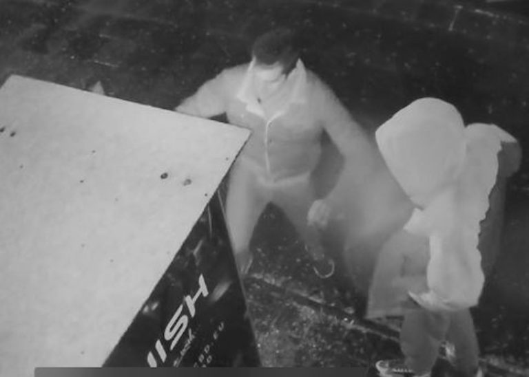 Tych mężczyzn szuka gliwicka policja. Chodzi o kradzież z włamaniem