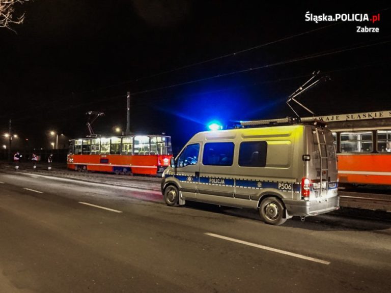 Śmiertelny wypadek w Zabrzu. Człowiek został wciągnięty pod tramwaj