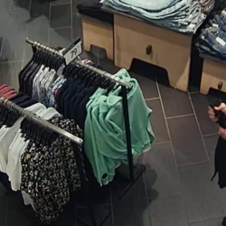 9406E89C F5C3 445F A5B6 1102533E7E42