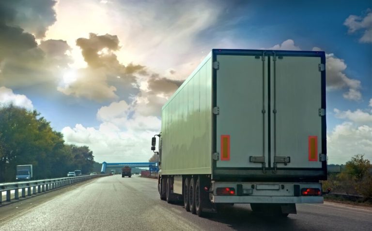 Czy warto kupić ubezpieczenie transportu?