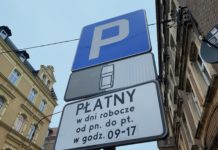 Czy naklejki na znakach są legalne? Chodzi o płatne parkowanie w Gliwicach znak naklejka2