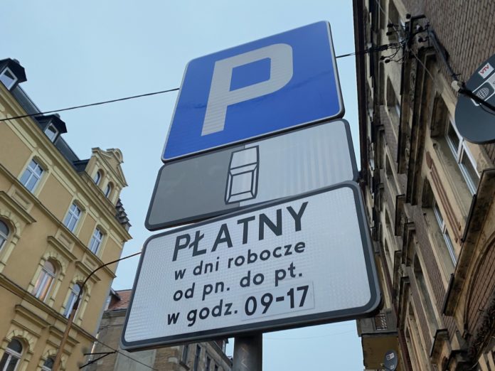 znak naklejka2 znak naklejka2