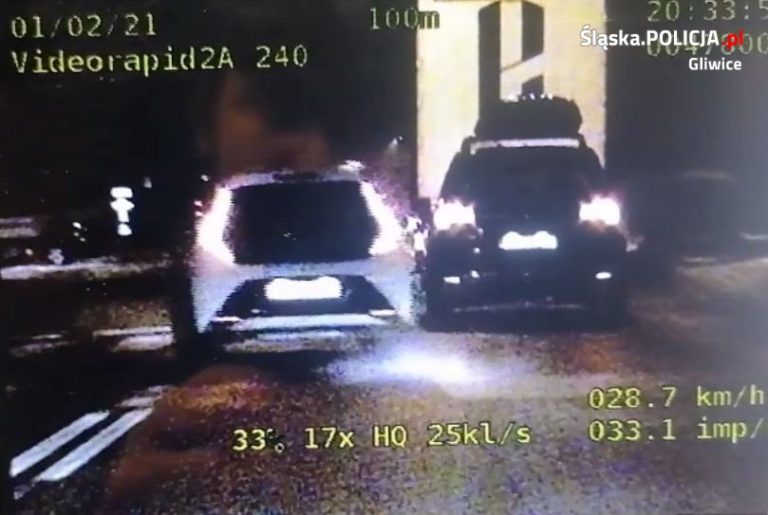 Wyprzedzał przed przejściem dla pieszych. Zobacz, co się stało (wideo)