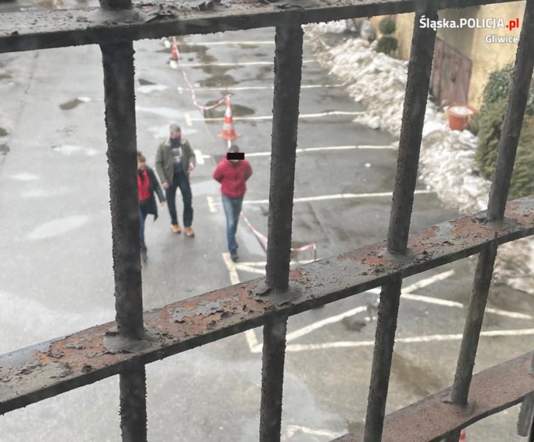 Wszedł do sklepu tuż przed zamknięciem i ukradł pieniądze. Później „rozpłynął się w powietrzu”