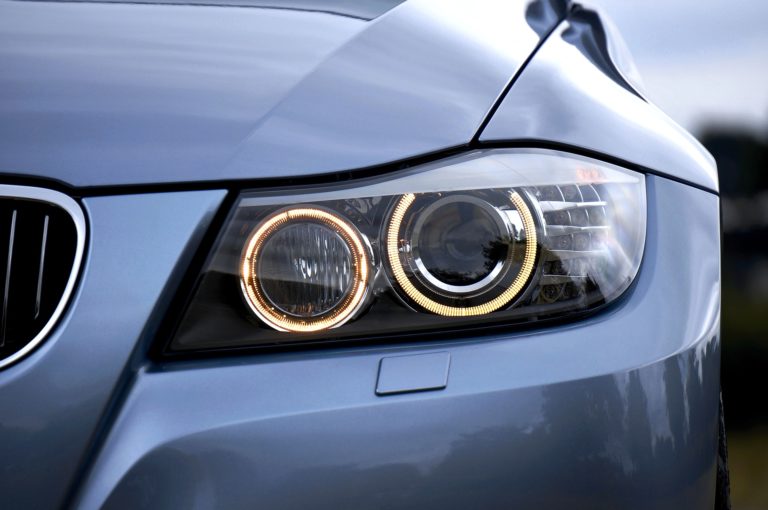 Przyjechał swoim bmw, by ukraść tylną kanapę z innego bmw