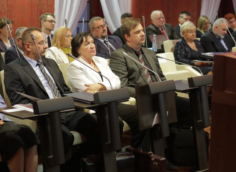 Dlaczego Neumann podnosi ceny m.in. za baseny, czy Palmiarnię? Bo radni go upoważnili