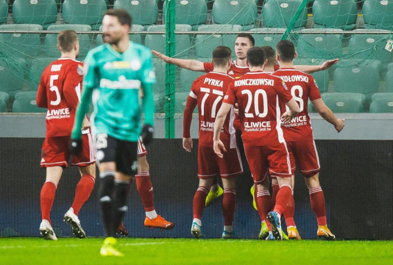 Legia pokonana, Piast gra dalej. „Joker” Fornalika znów strzelił