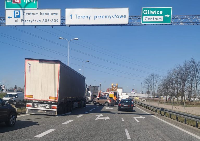 Zablokowany zjazd z autostrady. Wiemy, co się stało