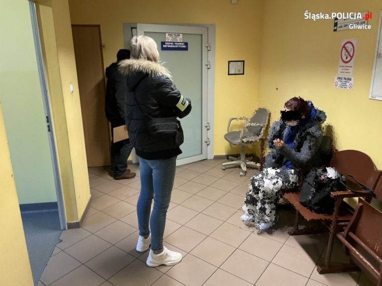 Starszy pan zamknął w mieszkaniu złodziejkę. Wmawiała, że jest urzędniczką