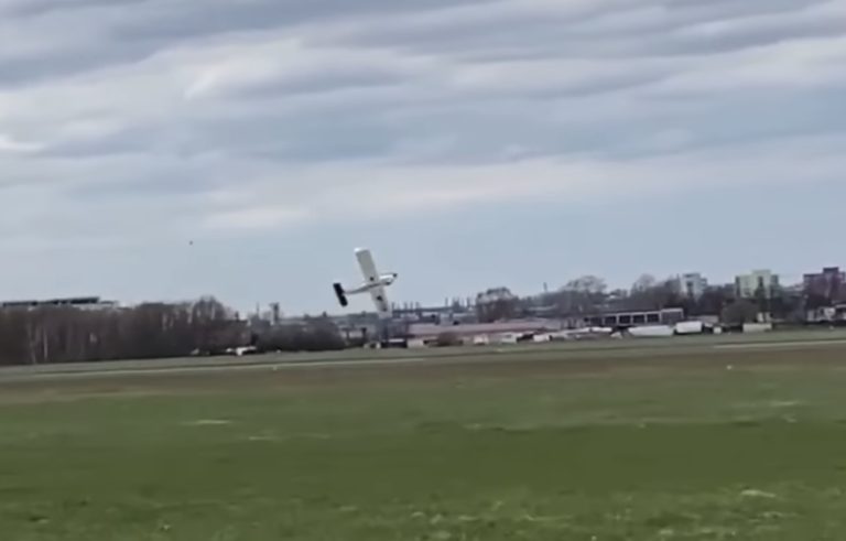 Wypadek na gliwickim lotnisku. Samolot uderzył w ziemię (wideo)
