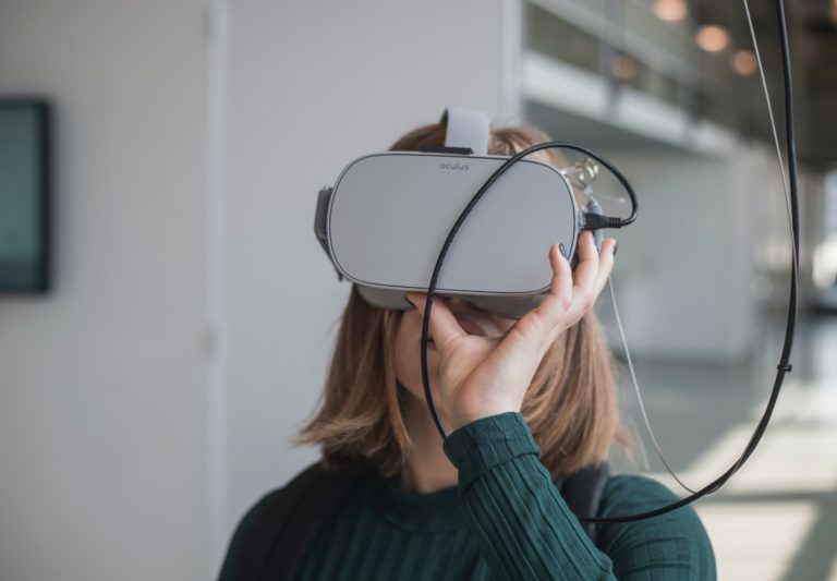 Zamów gogle VR Oculus Rift S i przenieś się do wirtualnej rzeczywistości!