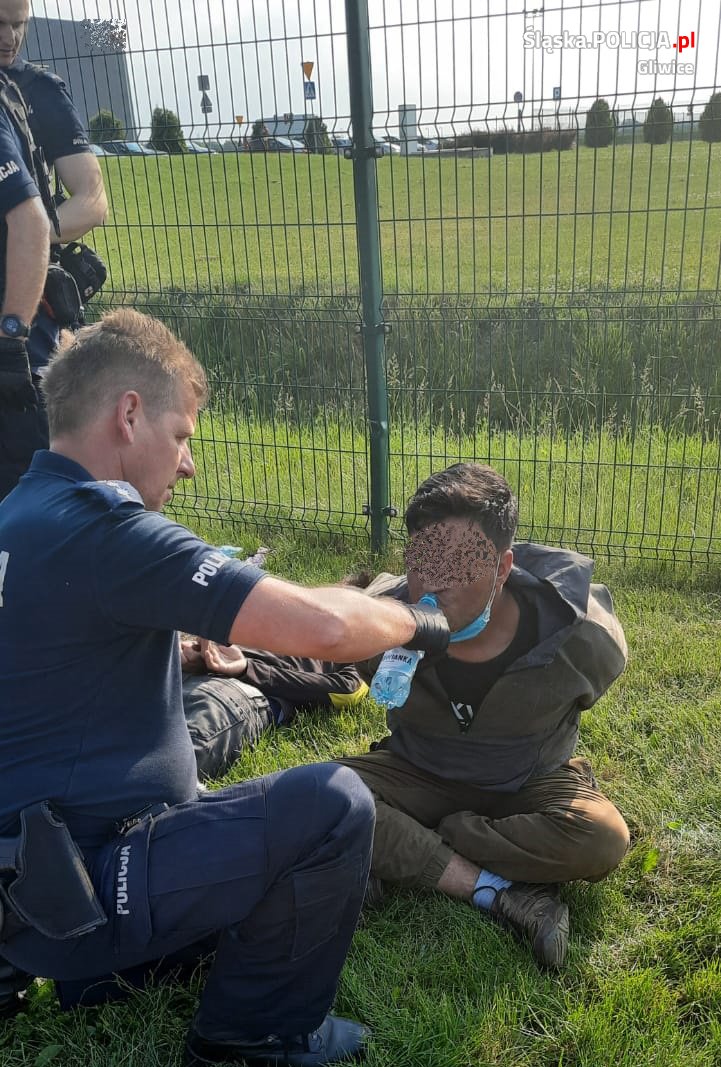 Nielegalni imigranci w naczepie ciężarówki. Zatrzymano ich w Gliwicach