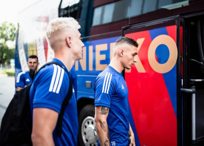 A6E6BF40 DDAC 4DE1 81BD 5E822615348D