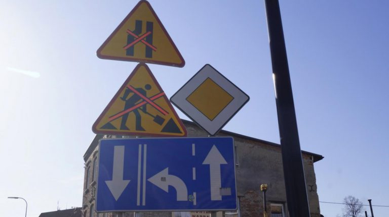 Będą budowali chodnik. Utrudnienia dla kierowców