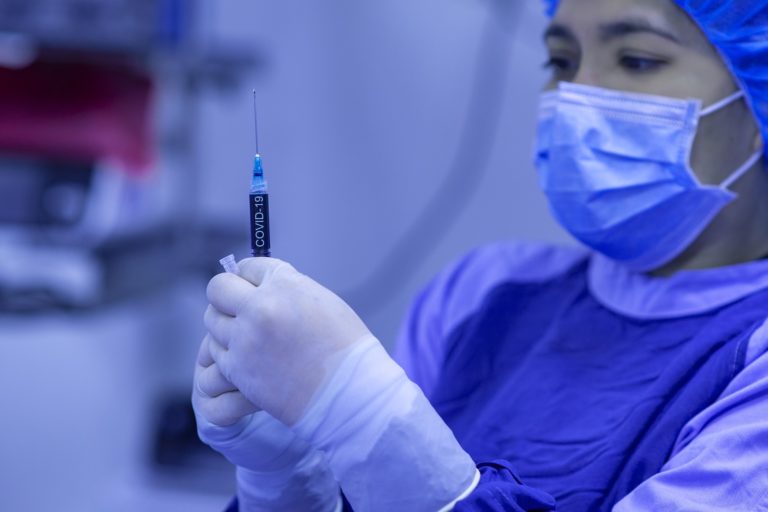 Loteria szczepionkowa – najwyższe wygrane nie dla wszystkich? „Fakt” podaje nowe informacje