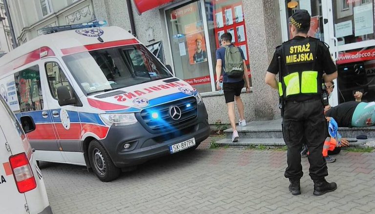 Rowerzysta przewrócił się. Doznał licznych obrażeń