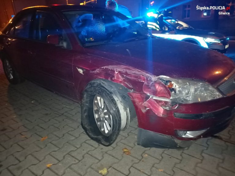 Uderzył w zaparkowane samochody. Był pijany i bez prawa jazdy