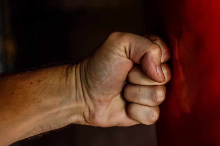 Pobił ratowników medycznych, którzy udzielali mu pomocy
