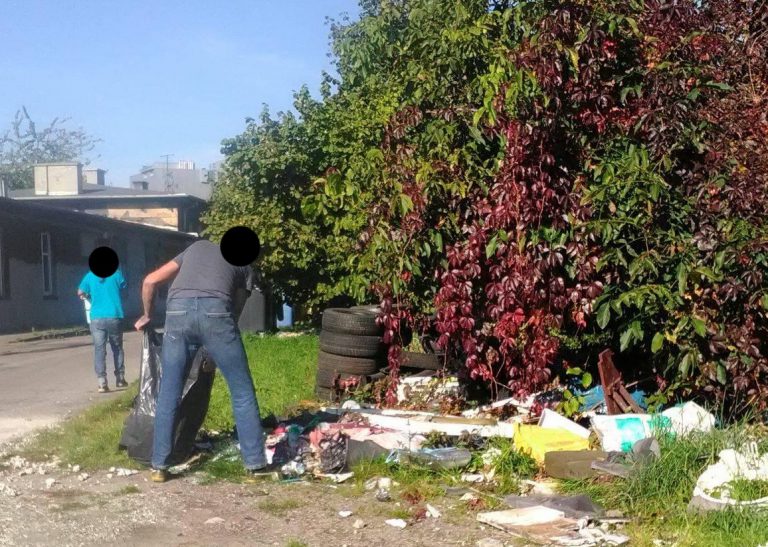 Wyrzucał odpady w niedozwolonym miejscu. Straż miejska namierzyła go
