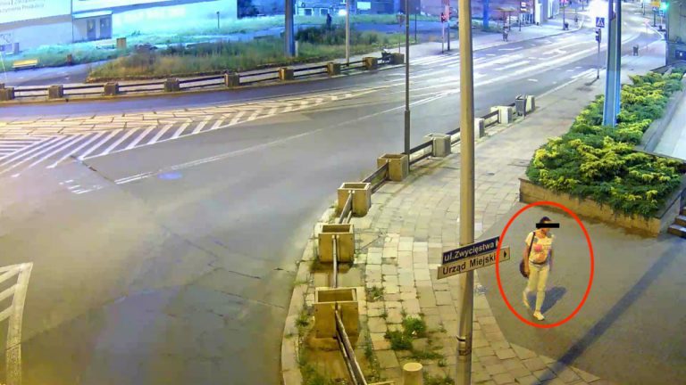 Kobieta uderzona pałką teleskopową w centrum Gliwic. Policja już wie kim jest agresorka