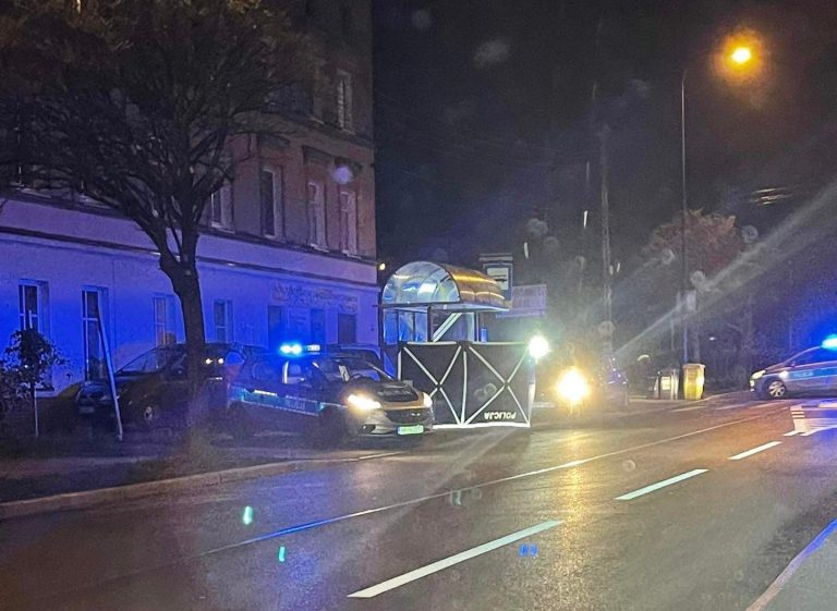 Śmierć na przystanku. 59-latka nie udało się uratować