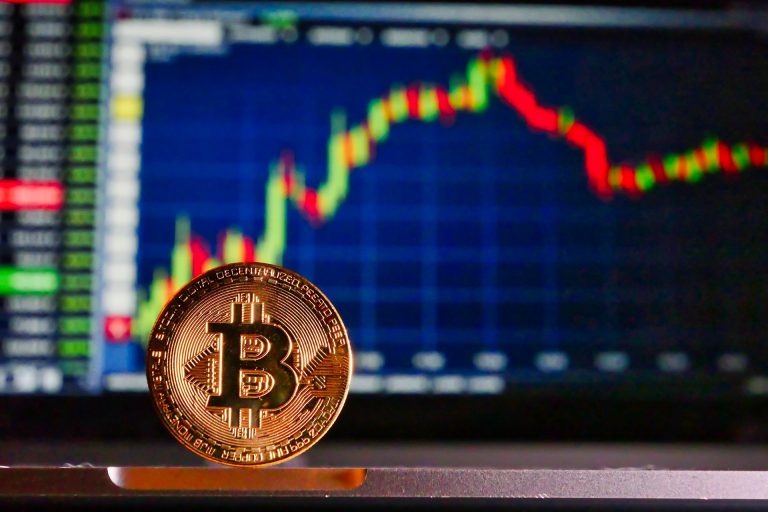 Chcieli zainwestować w kryptowaluty. Stracili mnóstwo pieniędzy