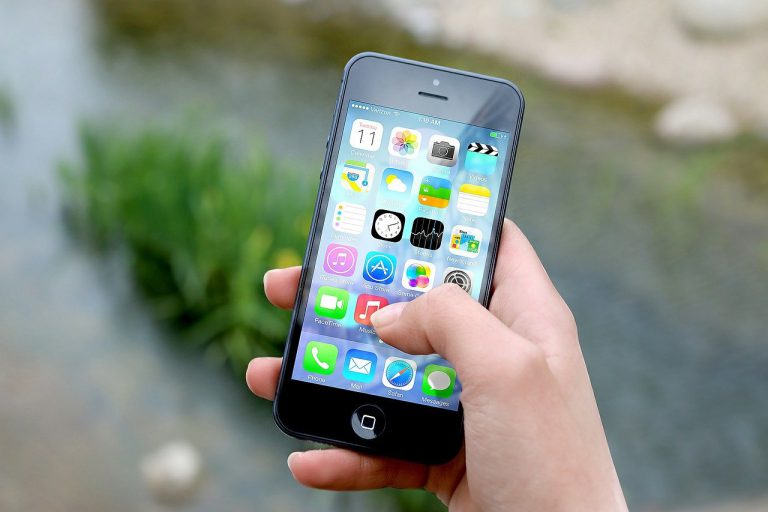 Kupiła drogi telefon. Po przelaniu pieniędzy kontakt ze sprzedawcą urwał się