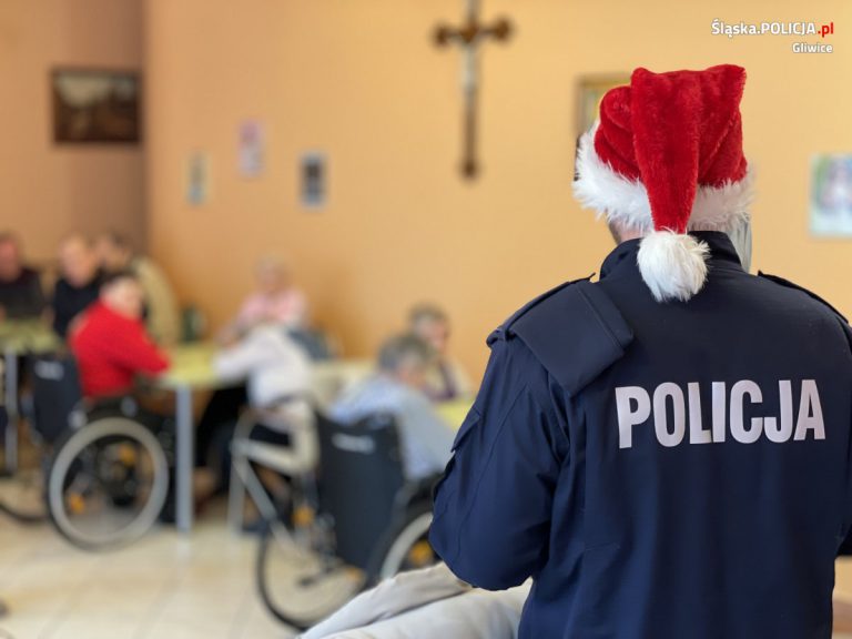 Policyjny Mikołaj odwiedził seniorów