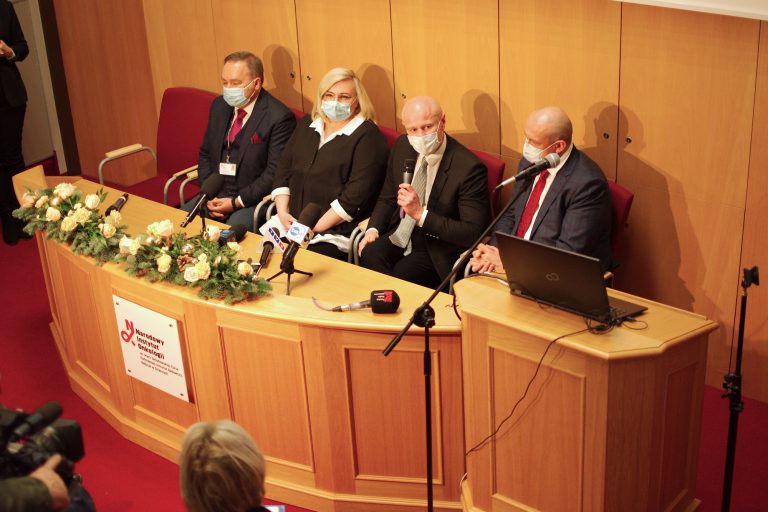 Sukces cudotwórców z Gliwic. Przeszczepili narządy szyi mężczyźnie, który miał raka