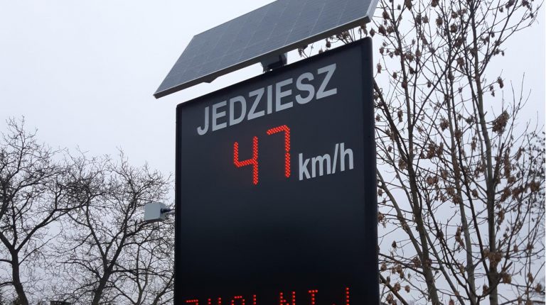 Wyświetlacz z radarem pokaże Twoją prędkość