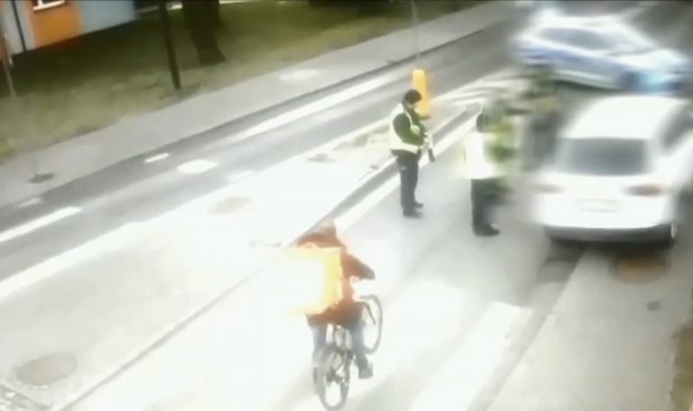Wypadek w Gliwicach. Policjant pieszo gonił sprawcę w samochodzie