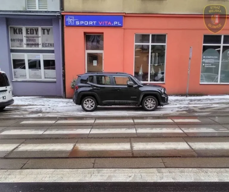 Zaparkował na przejściu dla pieszych. Laweta już jechała