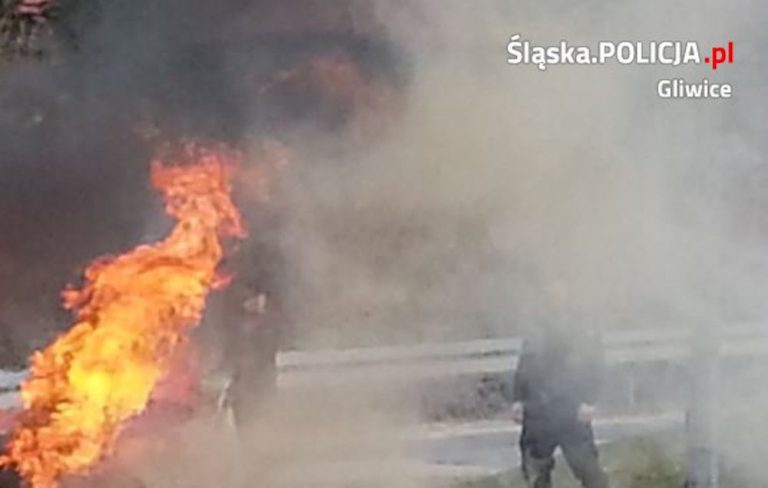 Śmiertelny wypadek. Samochód spłonął, a w nim kierowca