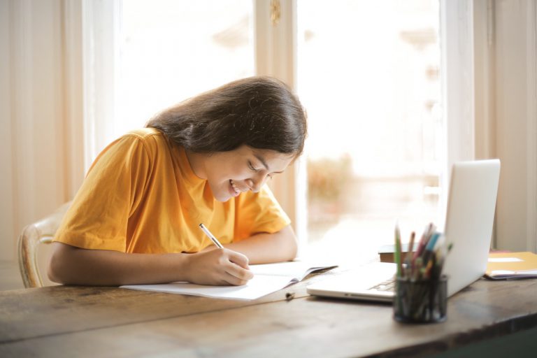 Na co zwrócić uwagę wybierając kurs angielskiego online?