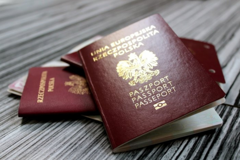 Kolejki po paszporty w Gliwicach. Obsługuje tylko dwóch pracowników