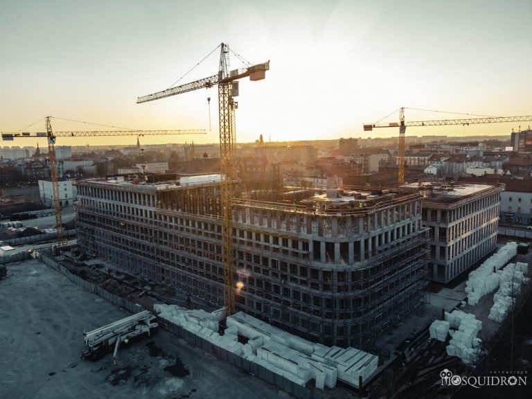Drogowcy nie mają litości dla kierowców. Kolejna ulica w centrum nieprzejezdna