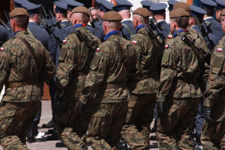 200 tys. osób dostanie powołanie do wojska