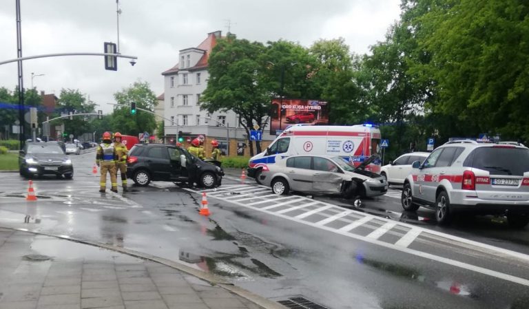 Zderzenie na skrzyżowaniu w Gliwicach. Wjechał na czerwonym?