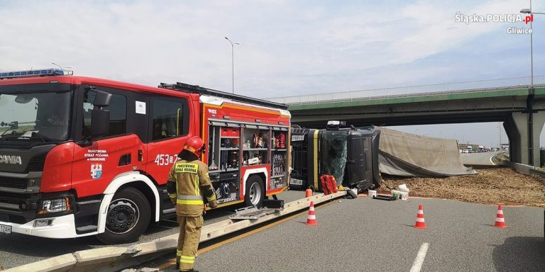 Ciężarówka przewróciła się na autostradzie A1