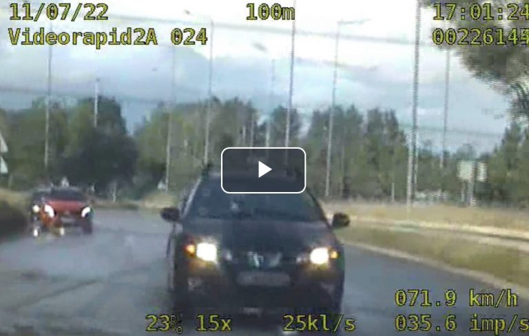 Policjanci z Gliwic eskortowali chore dziecko do szpitala