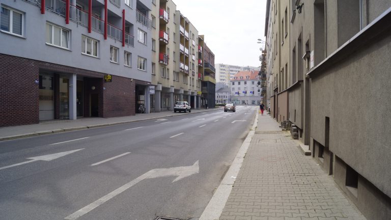 Mikołowska zawężona do jednego pasa ruchu