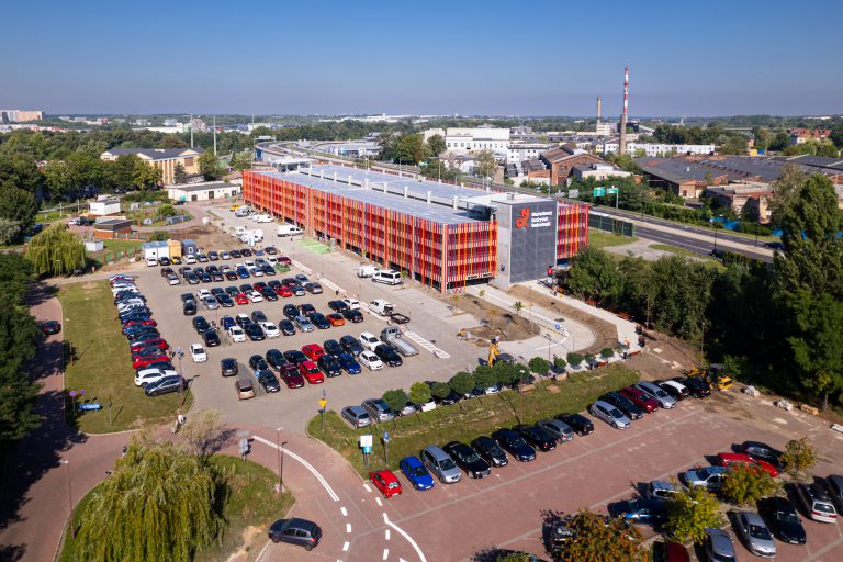 Parking przy Onkologii pomieści 800 samochodów. Wkrótce otwarcie