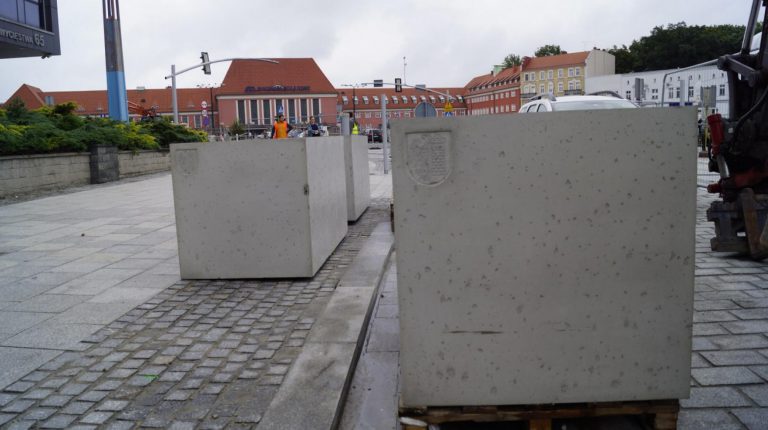 Kolejne betonowe donice na ulicach Gliwic. Tym razem na Zwycięstwa