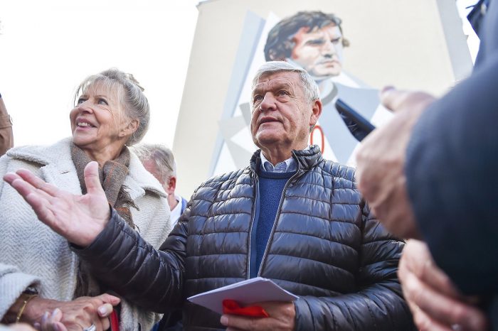 Wlodzimierz Lubanski podczas odsloniecia muralu